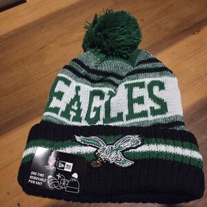 Philadelphia Eagles New Era Green and White Pom Knit Beanie